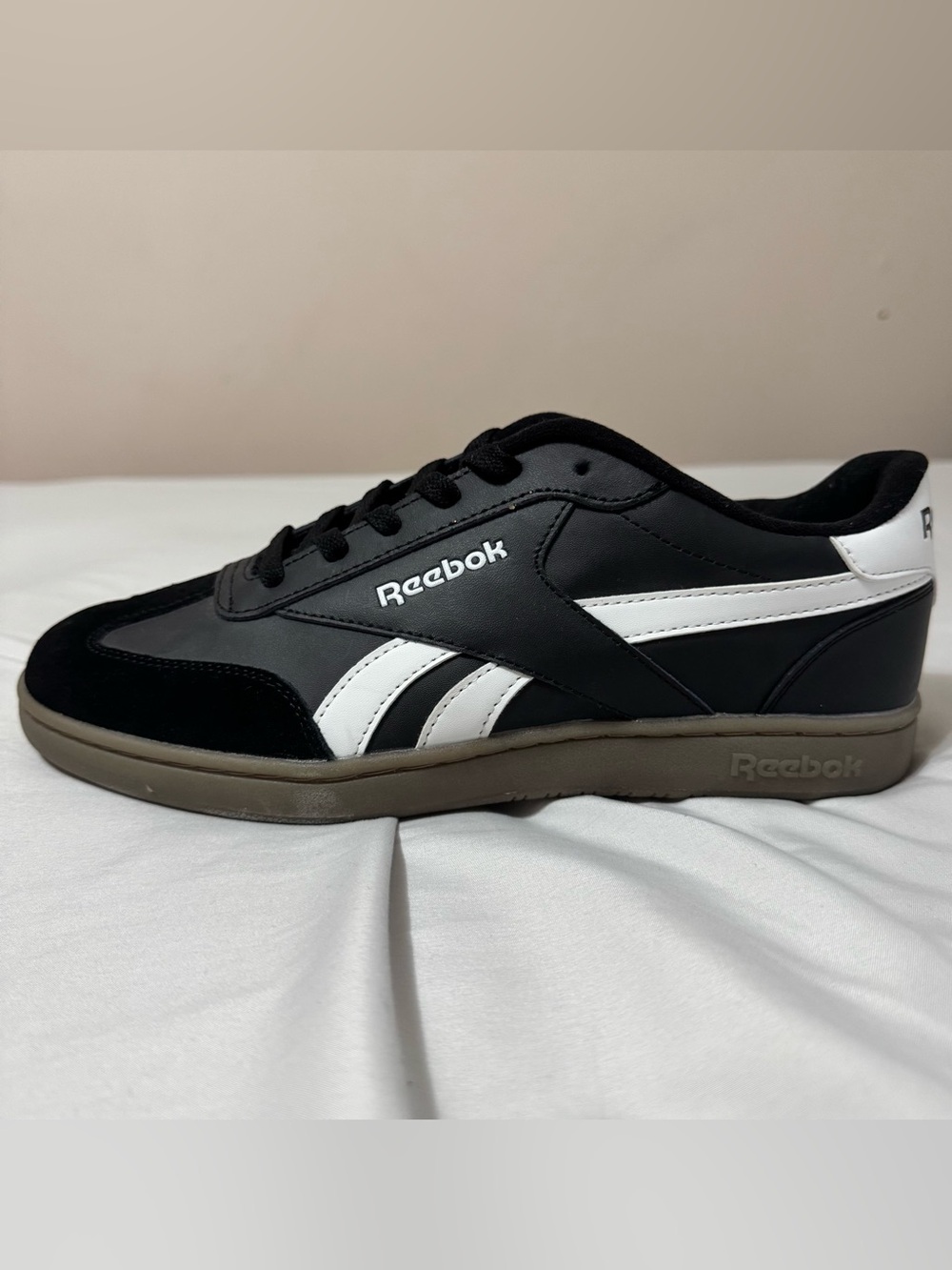 Reebok (9.5) NEW men’s Galaxy 7 black white low ride sneaker Shoes